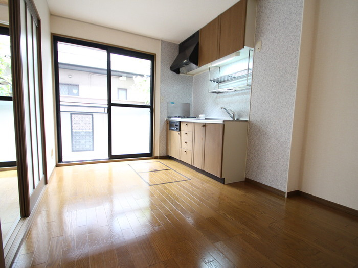 吉祥寺ガーデンホームズの居間・リビング