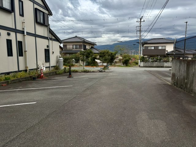売土地　富士市東柏原新田の外観|南側が道路に接しているので陽当たり良好です。二方向が接道しているで風通しも良くなっています。