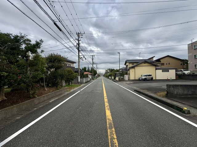 売土地　富士市東柏原新田の前面道路含む現地写真|JR東海道線【東田子の浦駅】まで徒歩10分です。東海道新幹線【新富士駅】まで車で10分です。
