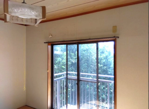 ベルウッド大淵　富士市大淵の内装|大きい窓から入るたっぷりの日差しが嬉しいですね。日当たり良好で明るい室内で過ごせます。