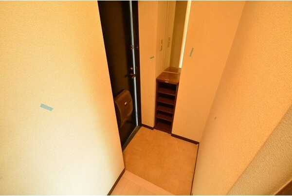 メゾンドレーヌの玄関