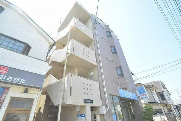 メゾンドレーヌの外観