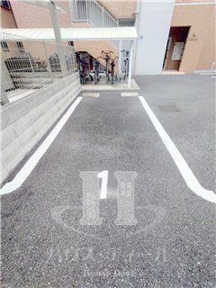 【駐車場】 | ステーラ・ルーチェ | 駐車場完備です