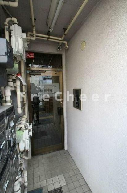 MRビルのエントランス