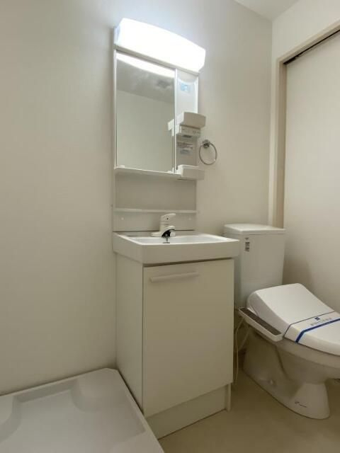 ＬＡＵＲＥＬ西新井栄町の洗面所