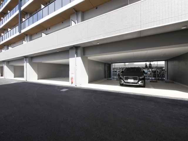 コンフォリア・リブ新大阪西宮原ソルテラスの駐車場