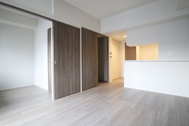 コンフォリア・リブ新大阪西宮原ソルテラスの居間・リビング