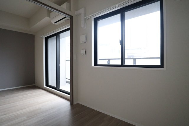コンフォリア・リブ新大阪西宮原ソルテラスの洋室