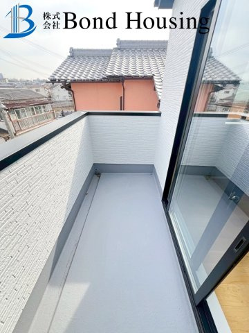 周辺環境充実で生活しやすい　玉津町新方　限定1棟のバルコニー