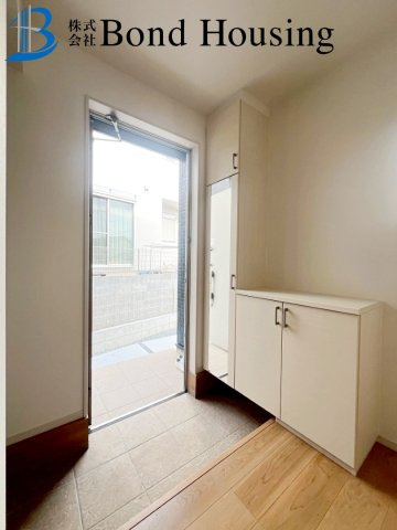 周辺環境充実で生活しやすい　玉津町新方　限定1棟の玄関