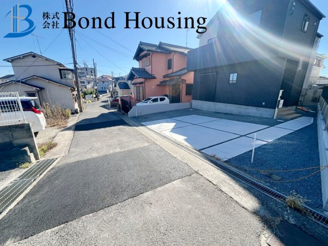周辺環境充実で生活しやすい　玉津町新方　限定1棟の前面道路含む現地写真