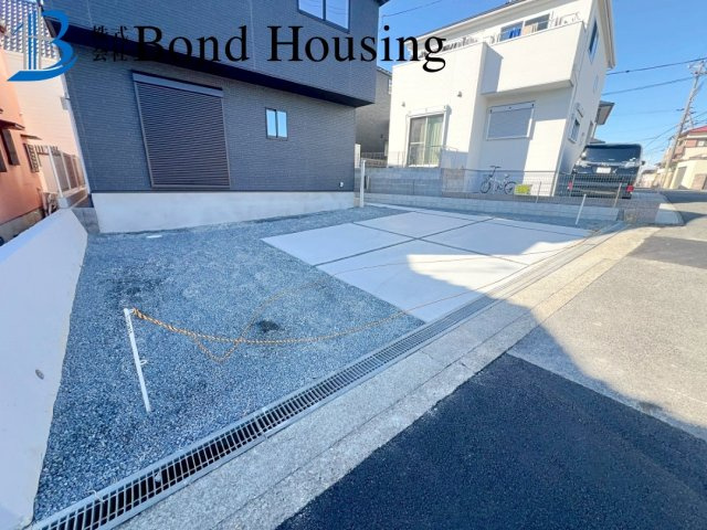 周辺環境充実で生活しやすい　玉津町新方　限定1棟の駐車場