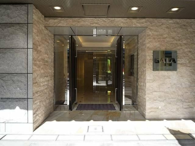 ガーラ・シティ深川森下のエントランス