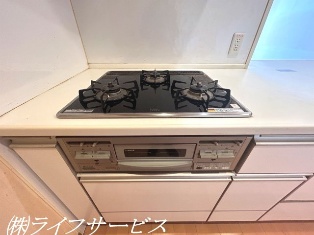 【キッチン】 | ネバーランド神崎川 | システムキッチン／３口ガスコンロ（※リフォーム前撮影）