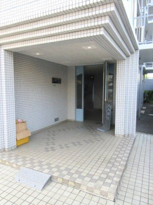 【エントランス】 | グランドゥール蕨市民公園 | 落ち着いたエントランスです