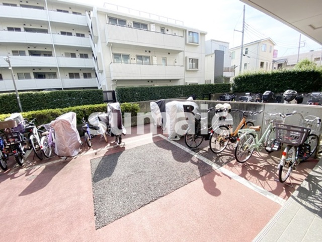 プロスペクト浦和常盤のその他共用部分|裏手にも駐輪場あります☆