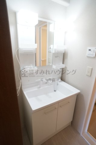 サーパス宝塚の洗面所