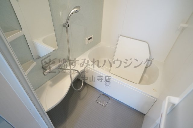 サーパス宝塚の浴室