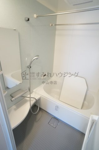 サーパス宝塚の浴室