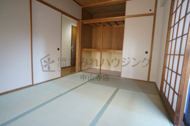 サーパス宝塚の和室