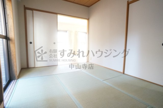 サーパス宝塚の和室