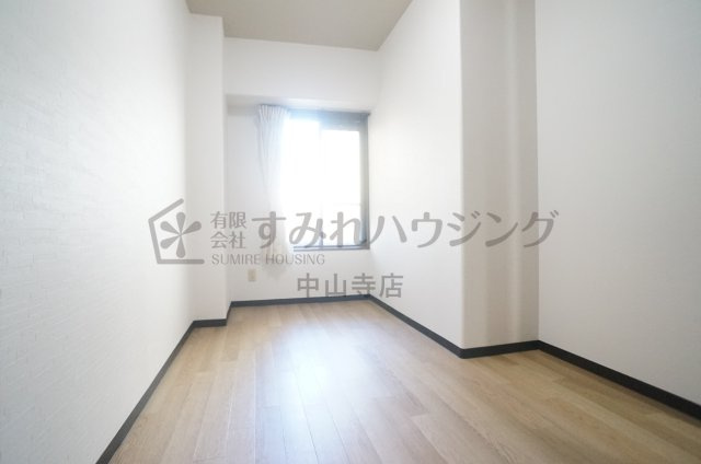 サーパス宝塚の洋室