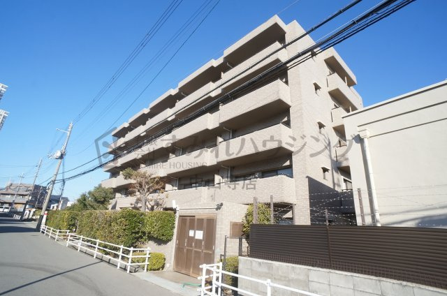 サーパス宝塚の外観