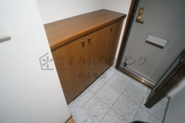 サーパス宝塚の玄関