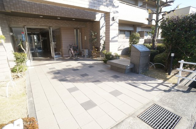 サーパス宝塚のエントランス