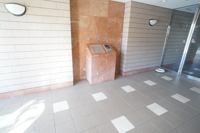 サーパス宝塚のエントランス