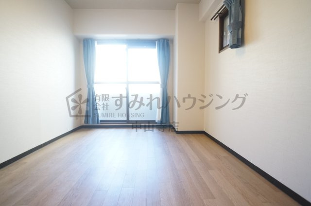 サーパス宝塚の寝室