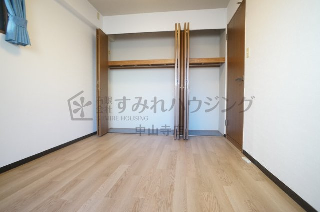 サーパス宝塚の寝室