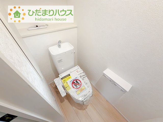 【トイレ】 | 土浦市小岩田東第4　新築戸建　2号棟 | 白を基調としたトイレは、インテリア次第でどんな空間になるかワクワクしますね♪