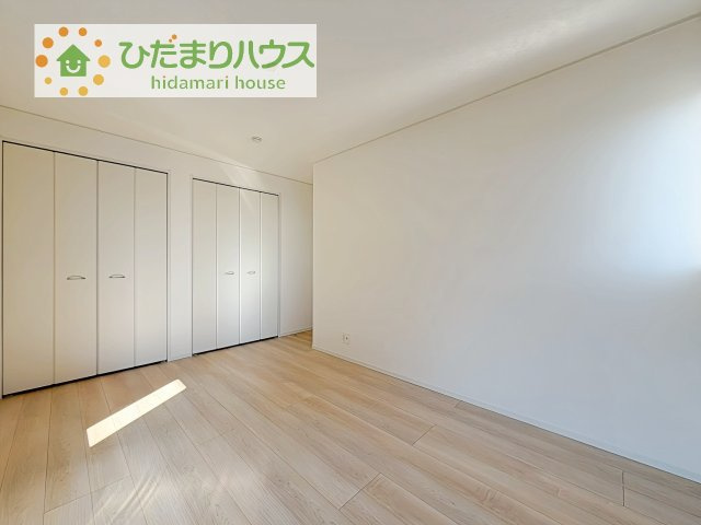 【寝室】 | 土浦市小岩田東第4　新築戸建　2号棟 | ゆとりのある主寝室！ご家族全員で寝れちゃいます♪