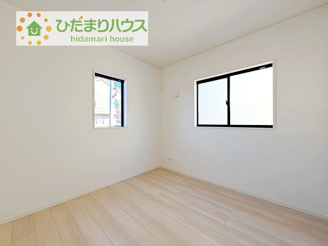 【洋室】 | 土浦市小岩田東第4　新築戸建　2号棟 | お掃除しやすく、清潔感を保てるのでダニも発生しにくいフローリング♪