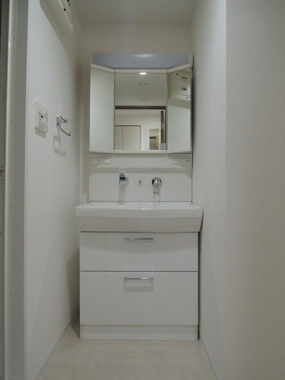 ポローニア立花通りの独立洗面台