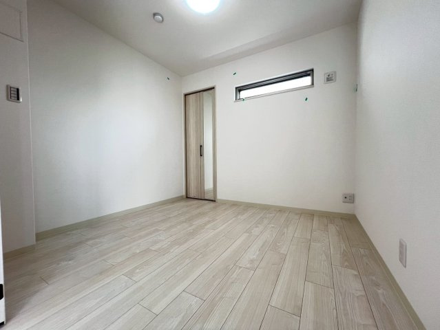 クリエオーレ原町の洋室