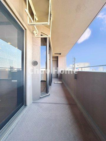 レクセルマンション亀有の中庭|敷地内には緑が多く住環境良好です。