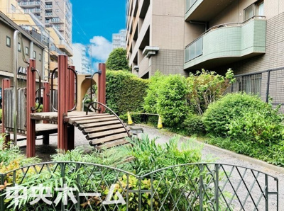 【中庭】 | レクセルマンション亀有 | 敷地内には緑が多く住環境良好です。