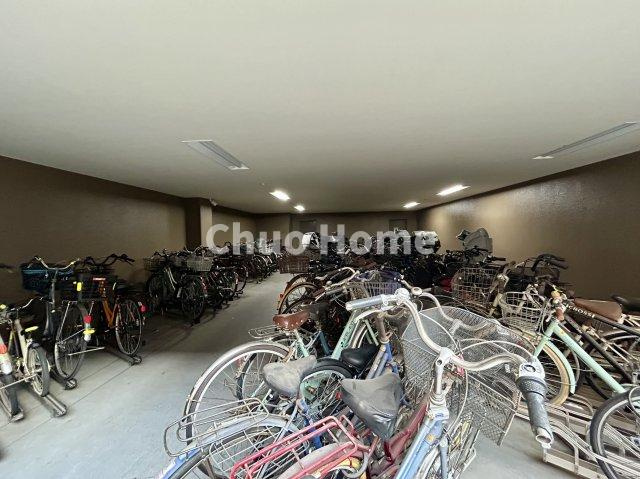 レクセルマンション亀有の駐輪場|【自転車置き場】最新の空き状況や費用などの詳細は担当スタッフまでお問い合わせください。