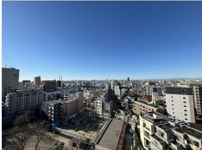 【展望】 | レクセルマンション亀有 | 手を伸ばせば、ふれることが出来そうな環境が、そのままインテリアになったような印象です。その豊かな眺望にふさわしい空間には、通風・採光にも優れ、心地よい光と風があふれています