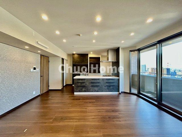 レクセルマンション亀有のエントランス|【エントランス】マンションのエントランスは、その物件の印象を決める、顔とも言える場所です。毎日通る場所ですからきれいなのが一番です。エントランス内はオートロックですので暮らしの安全も確保されています。