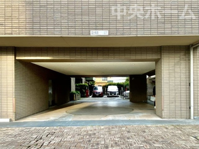 【駐車場】 | レクセルマンション亀有 | 【敷地内駐車場】最新の空き状況や費用などの詳細は担当スタッフまでお問い合わせください。