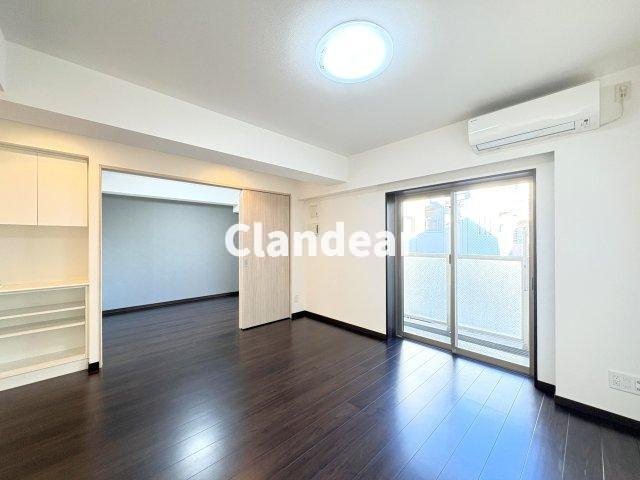 ジュイールパルフェ西新井の居間・リビング|ドキドキの新生活も、安心してスタート。ぴったりの住まいを見つけませんか？クランディアが一緒に住まい選びをサポートします‼　まずは、お気軽にお問合せください　＃クランディア