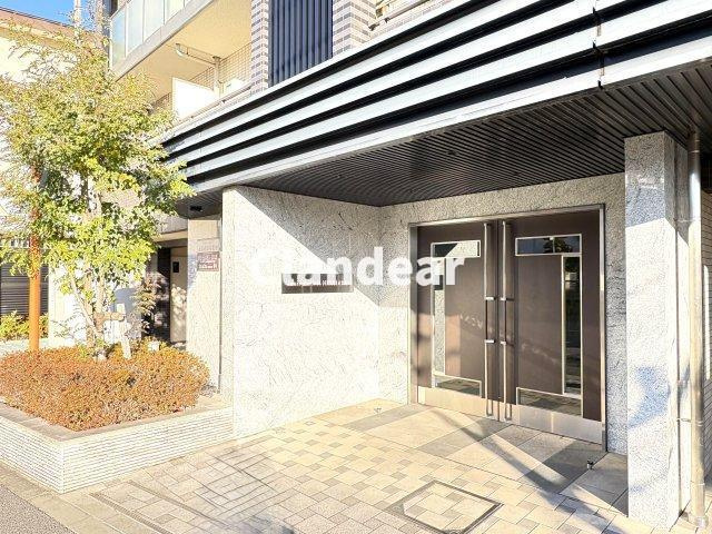 ジュイールパルフェ西新井のエントランス|ドキドキの新生活も、安心してスタート。ぴったりの住まいを見つけませんか？クランディアが一緒に住まい選びをサポートします‼　まずは、お気軽にお問合せください　＃クランディア