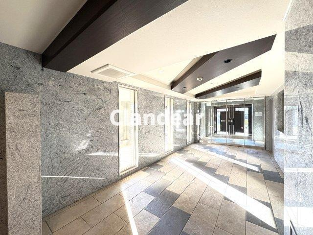 ジュイールパルフェ西新井のロビー|ドキドキの新生活も、安心してスタート。ぴったりの住まいを見つけませんか？クランディアが一緒に住まい選びをサポートします‼　まずは、お気軽にお問合せください　＃クランディア