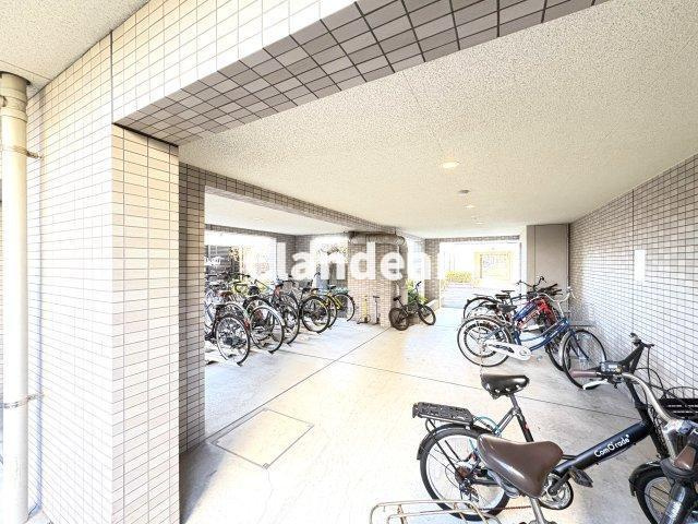 ジュイールパルフェ西新井の駐輪場|ドキドキの新生活も、安心してスタート。ぴったりの住まいを見つけませんか？クランディアが一緒に住まい選びをサポートします‼　まずは、お気軽にお問合せください　＃クランディア