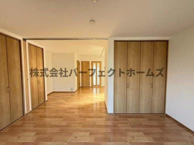 FRONTIER FIELD River Sideの内装|明るい色調の室内です