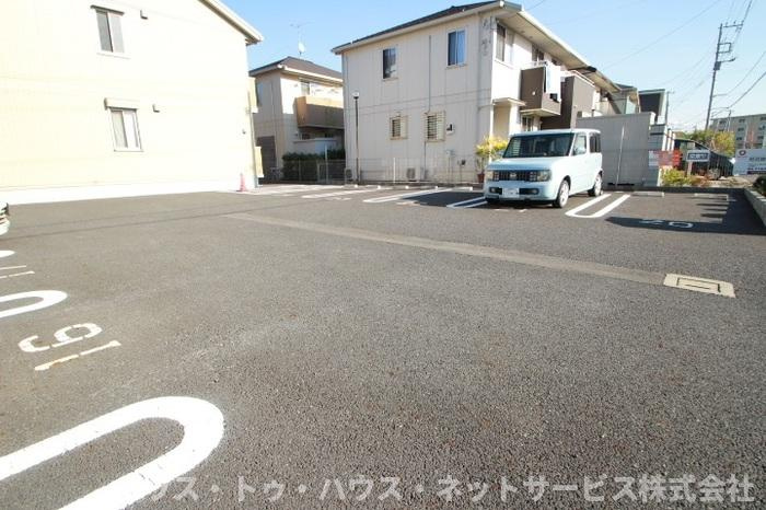 フローラル　Cの駐車場