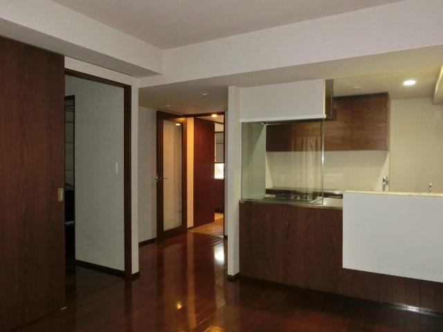 ピアースコード代々木参宮橋　303号室の居間・リビング